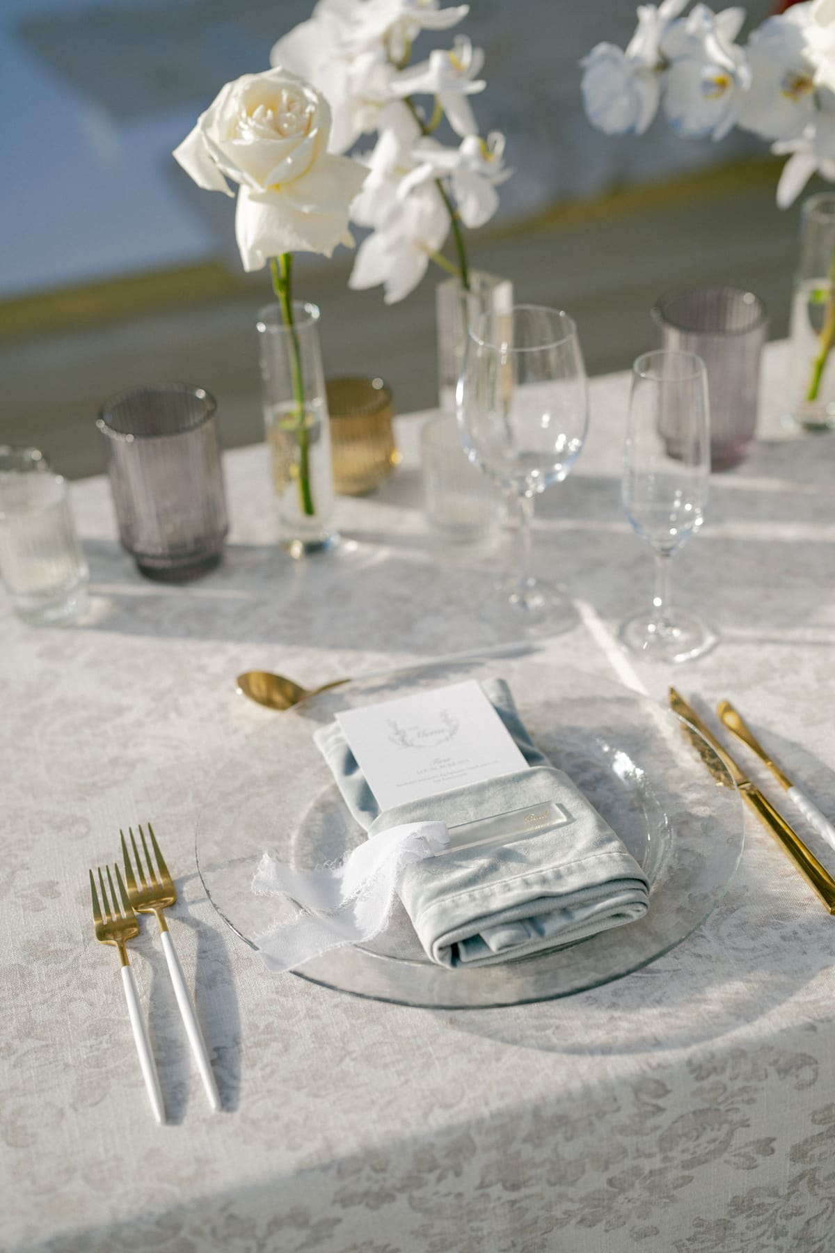 A reception table set with white florals overlooking the Utah mountains